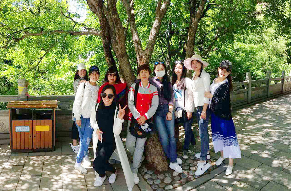 陈思思古筝艺校组织全体教师去平凉崆峒山出游