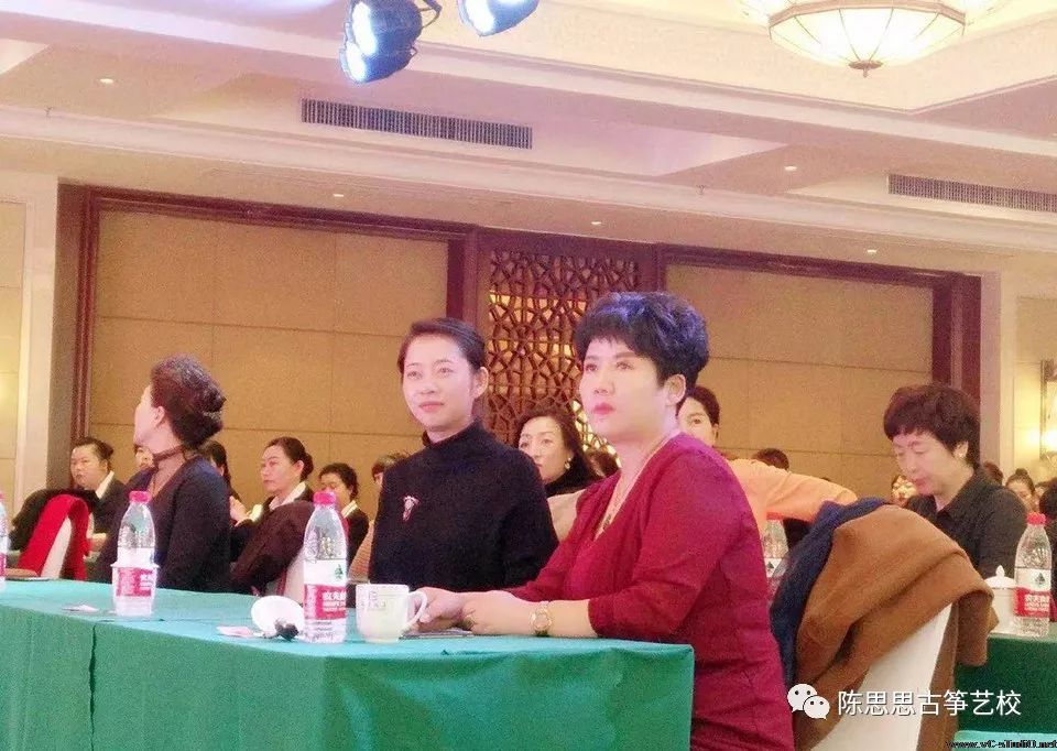 陈思思古筝艺校全体教师参加酒泉市妇联举行“优雅智慧——美丽同行”女性形象礼仪特别活动