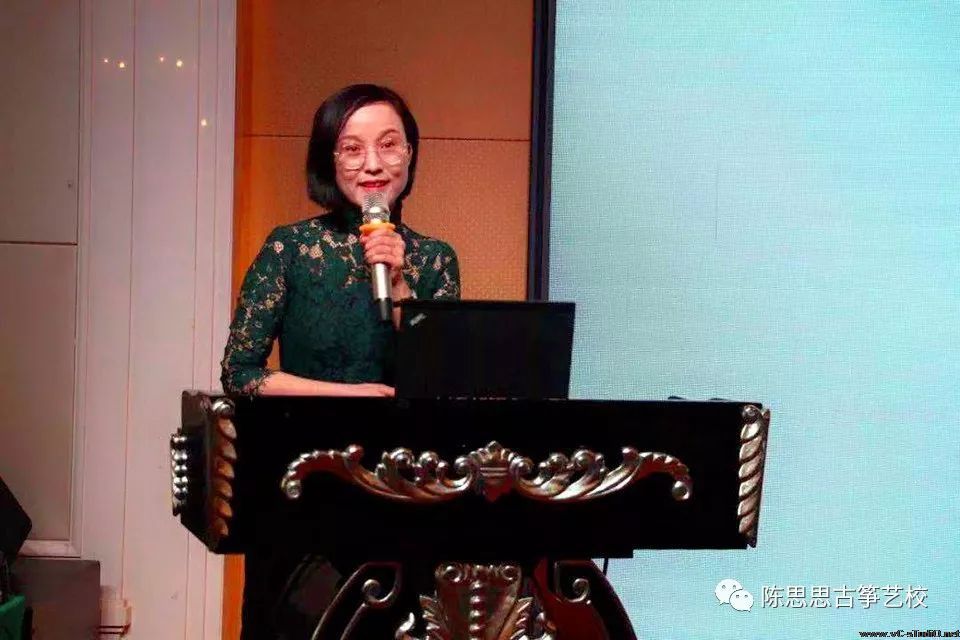 陈思思古筝艺校全体教师参加酒泉市妇联举行“优雅智慧——美丽同行”女性形象礼仪特别活动