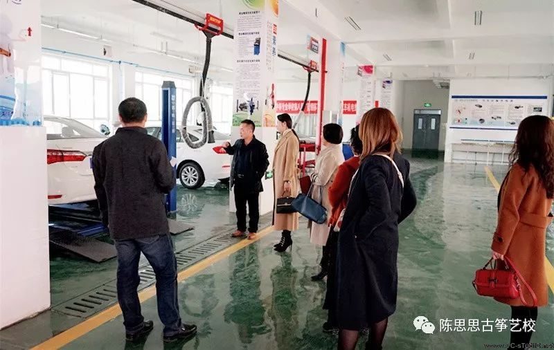 陈思思古筝艺校与酒泉工贸中等专业学校举行了第二次百万文化工程的签约仪式