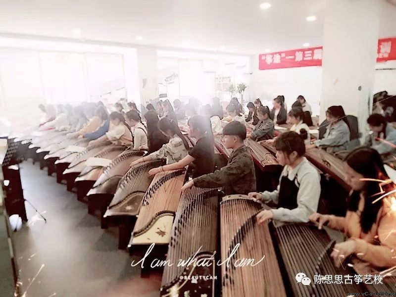 陈思思古筝艺校应邀参加酒泉工贸中等专业学校第八届春季运动会开幕式