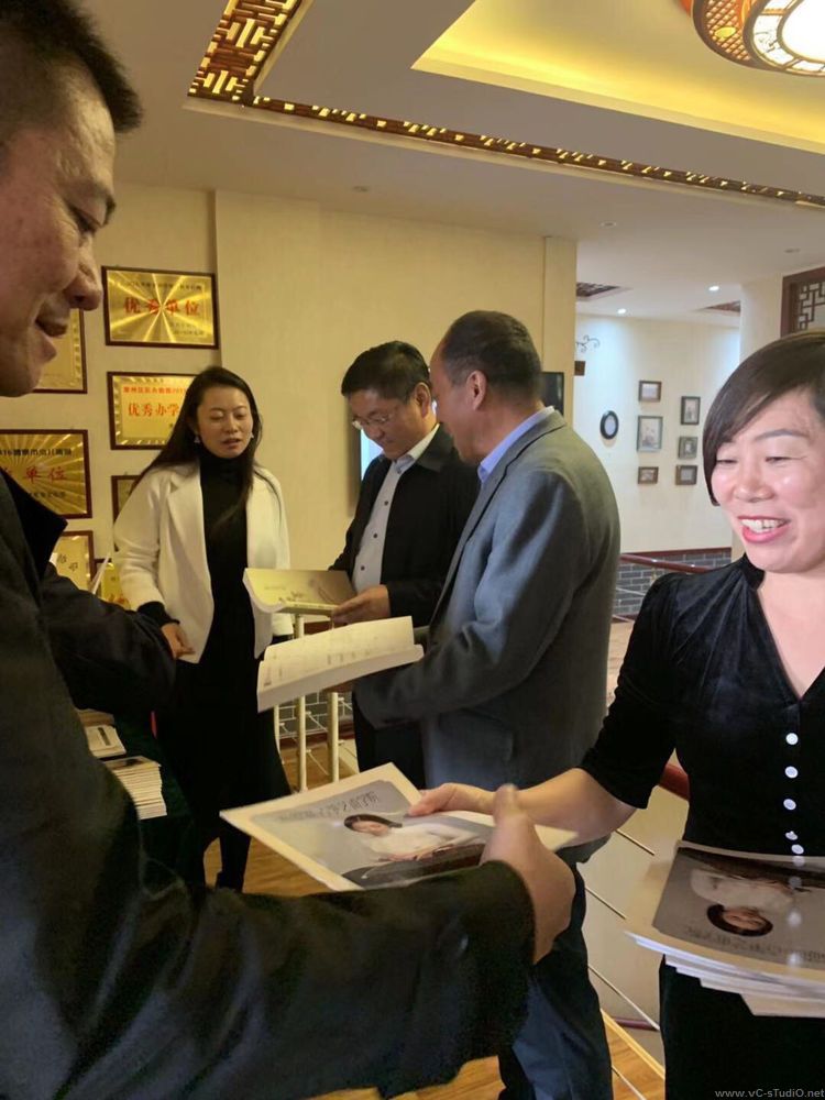 市委统战部主题调研组的陈思思古筝艺校之行