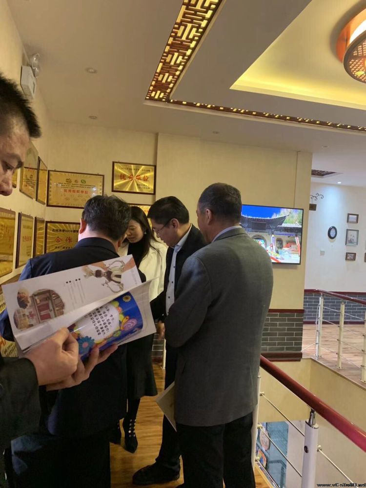 市委统战部主题调研组的陈思思古筝艺校之行