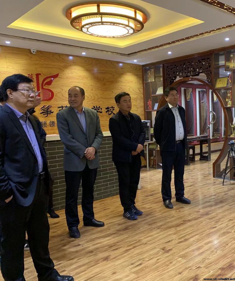 市委统战部主题调研组的陈思思古筝艺校之行