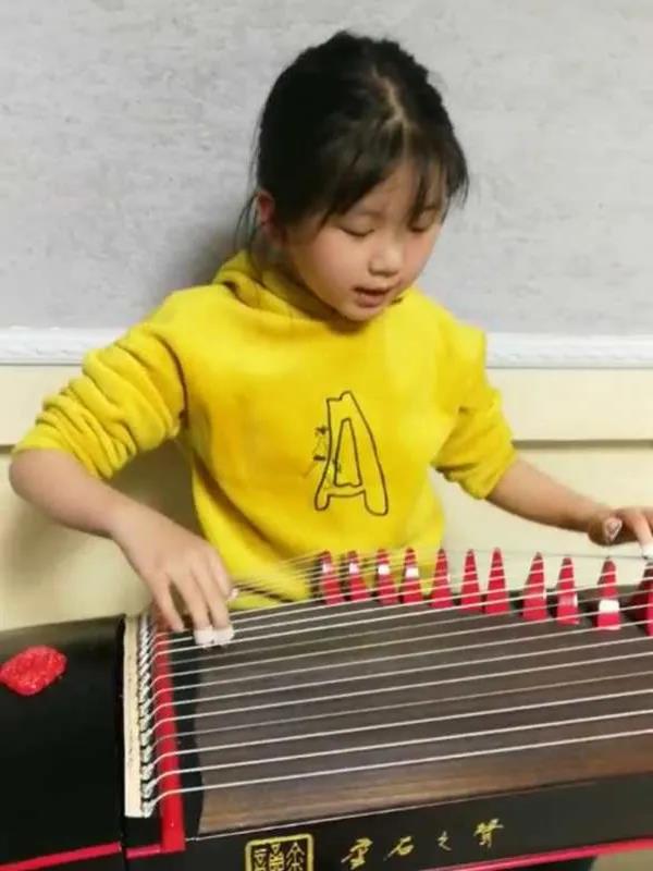 停课不停学，我们在行动——陈思思古筝艺校酒泉总校