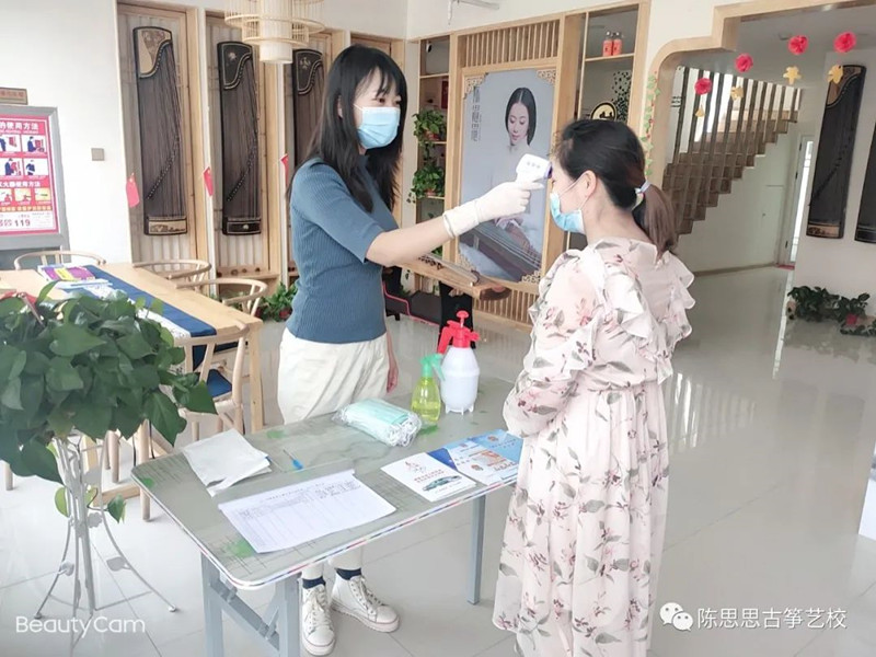 陈思思古筝艺校——玉门分校 教育局工作人员指导疫情防控工作