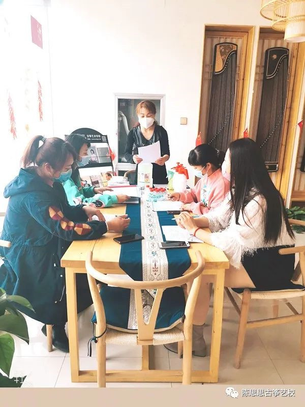 陈思思古筝艺校——玉门分校 教育局工作人员指导疫情防控工作