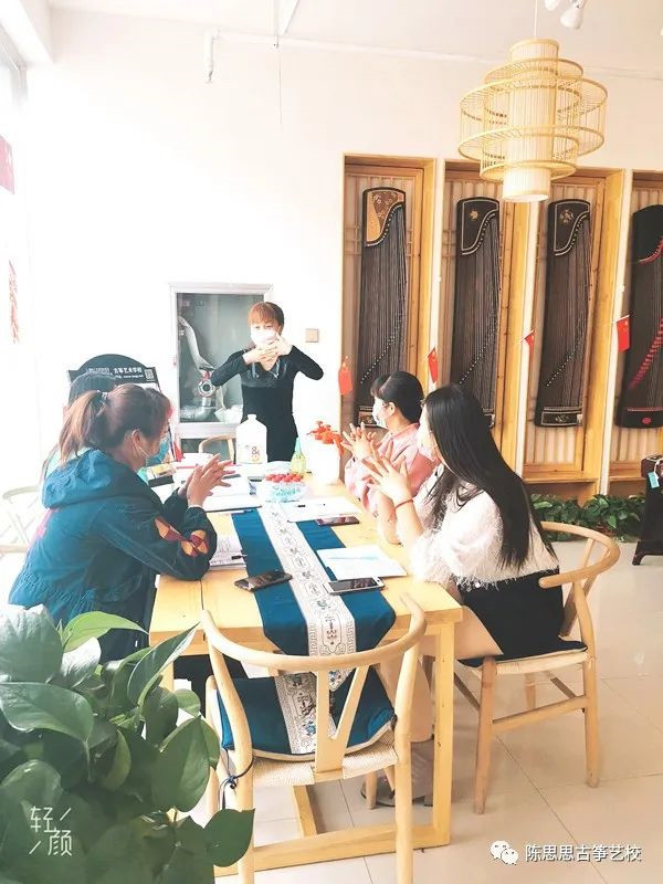 陈思思古筝艺校——玉门分校 教育局工作人员指导疫情防控工作