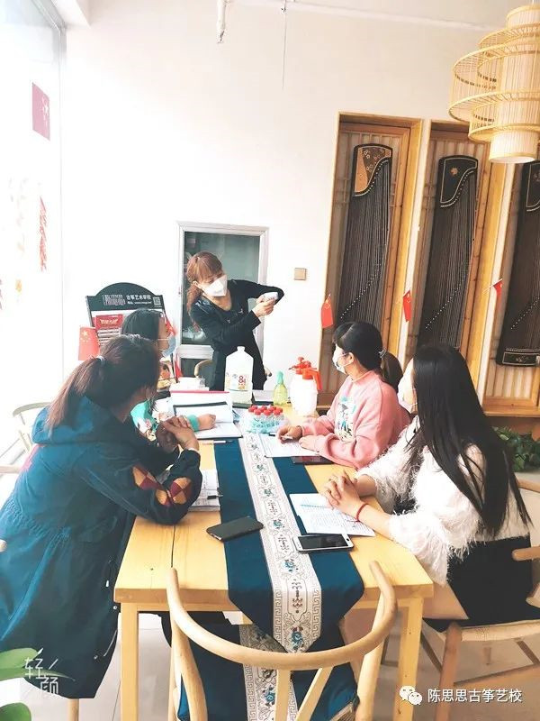 陈思思古筝艺校——玉门分校 教育局工作人员指导疫情防控工作