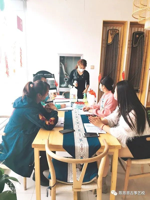 陈思思古筝艺校——玉门分校 教育局工作人员指导疫情防控工作