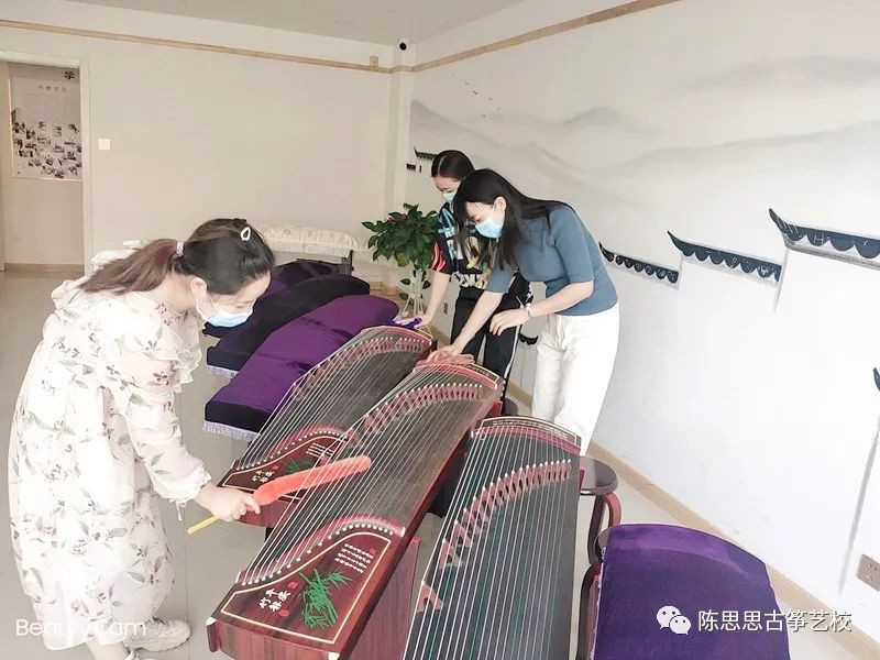 陈思思古筝艺校——玉门分校 教育局工作人员指导疫情防控工作