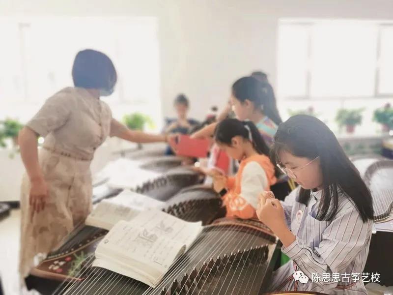 陈思思古筝艺校——快乐六一，童享纯真！