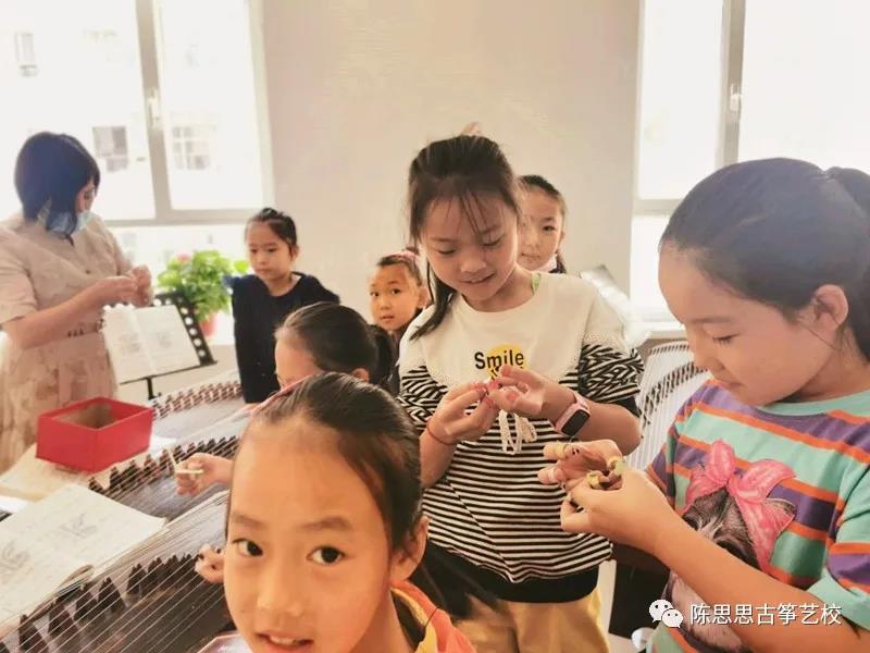 陈思思古筝艺校——快乐六一，童享纯真！