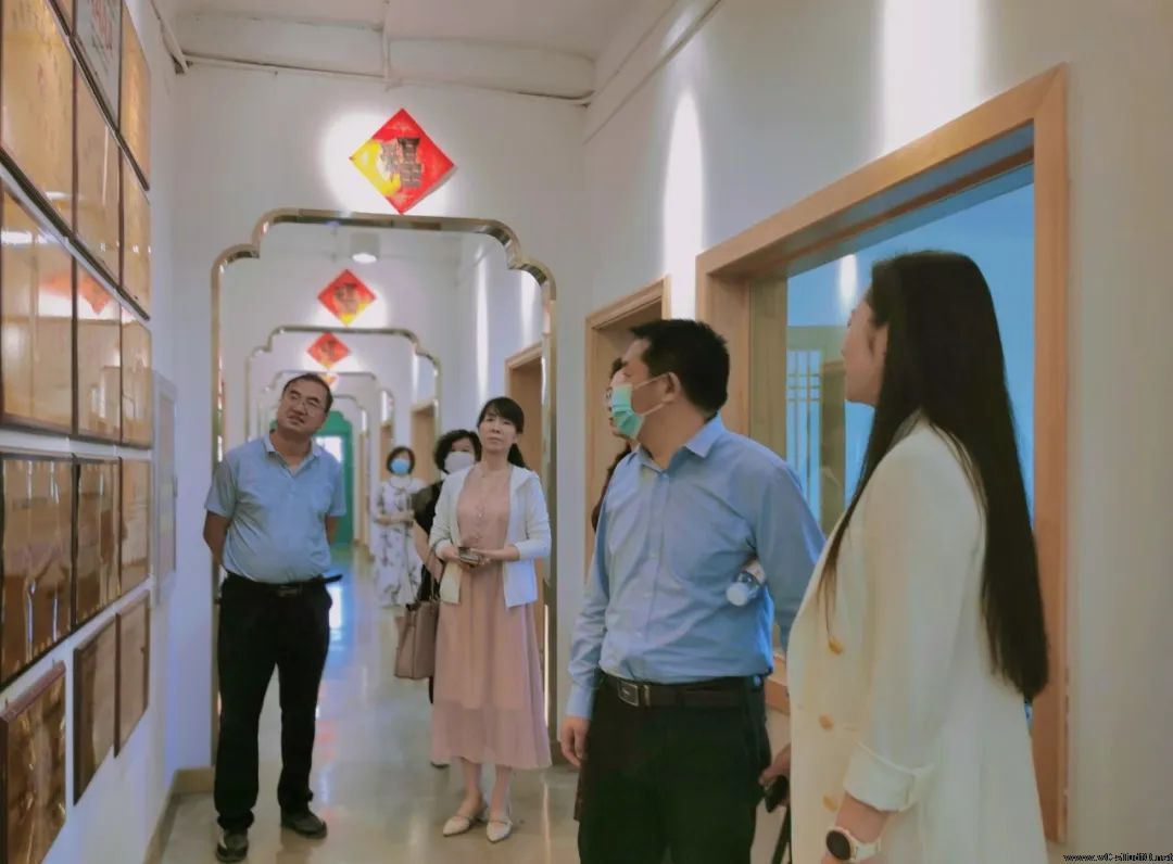 教育局领导来我校进行疫情防控工作指导