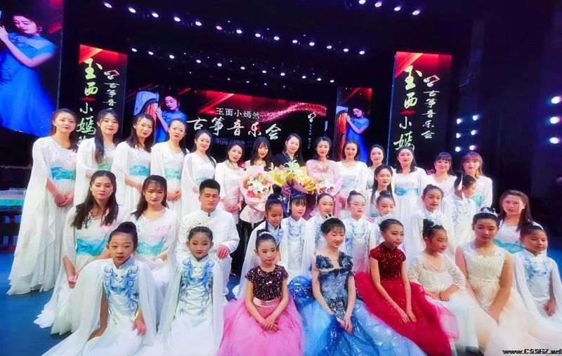 祝贺玉面小嫣然古筝音乐会在酒泉成功举办