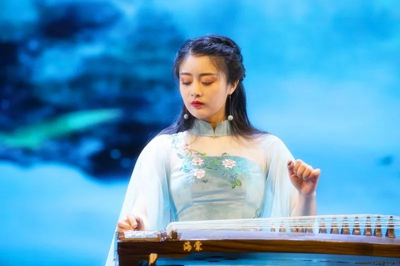 祝贺玉面小嫣然古筝音乐会在酒泉成功举办