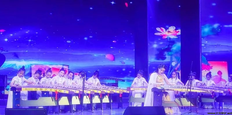 祝贺玉面小嫣然古筝音乐会在酒泉成功举办