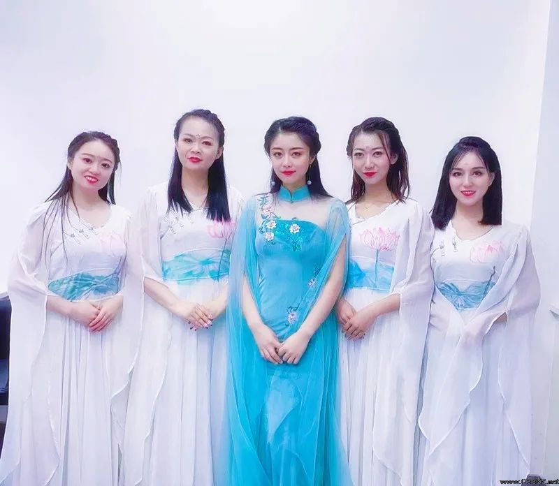 祝贺玉面小嫣然古筝音乐会在酒泉成功举办