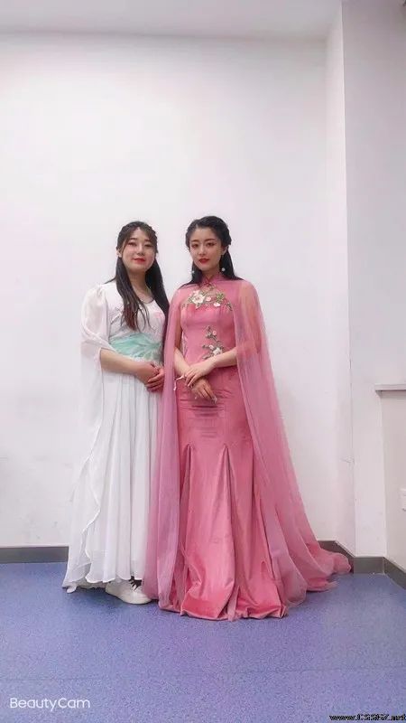 祝贺玉面小嫣然古筝音乐会在酒泉成功举办