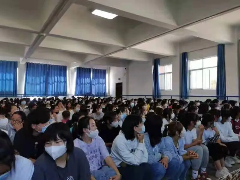陈思思老师在酒泉职业技术学院讲座