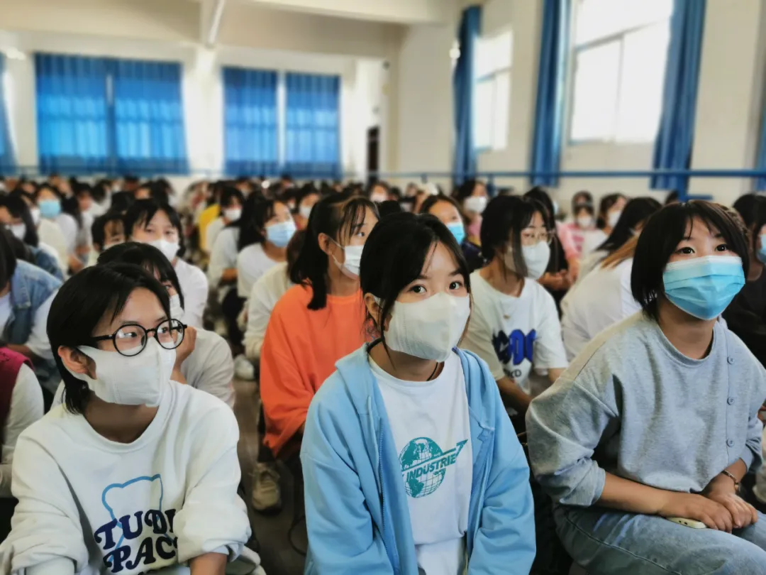 陈思思老师在酒泉职业技术学院讲座