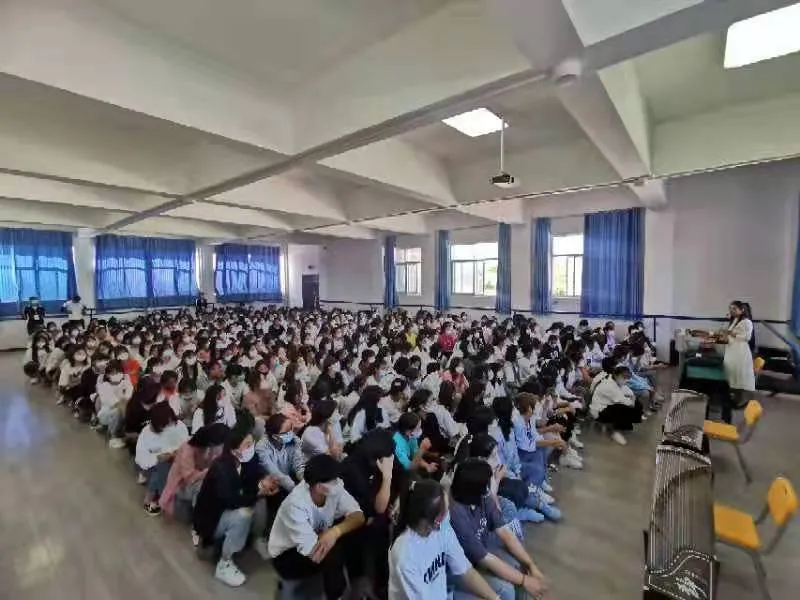 陈思思老师在酒泉职业技术学院讲座
