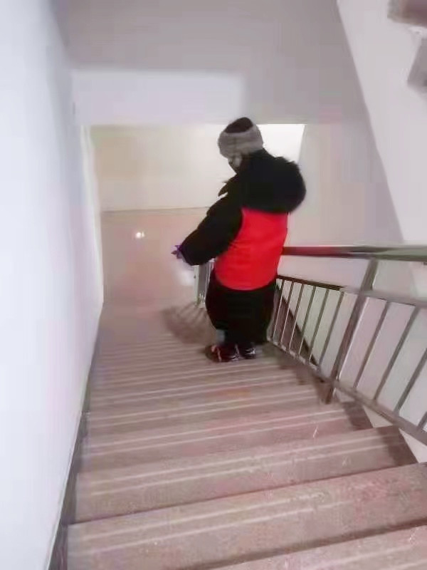 陈思思古筝艺校向抗疫卫士们致敬！