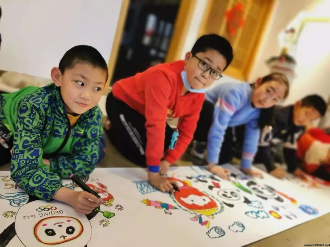 “丝路冰雪 喜迎冬奥”—陈思思古筝艺校学员手绘百米长卷创意画为冬奥加油