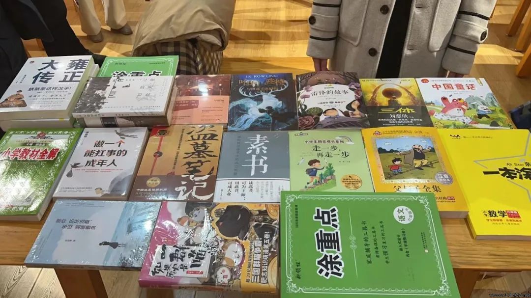 陈思思古筝艺校第一届“书香中国•亲子读书会”