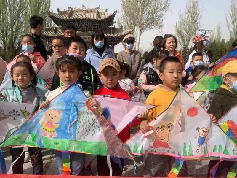 2022陈思思古筝艺校“风筝舞春意 巧手绘纸鸢”亲子手绘风筝主题活动