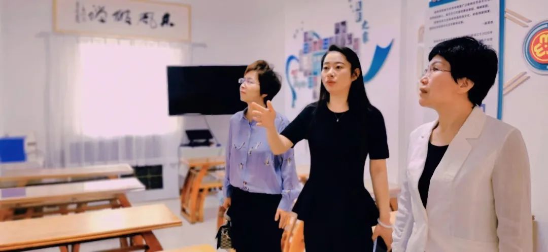 市妇联领导来我校调研指导工作
