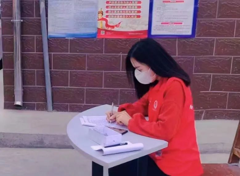 抗击疫情——陈思思古筝艺校爱心传递正能量