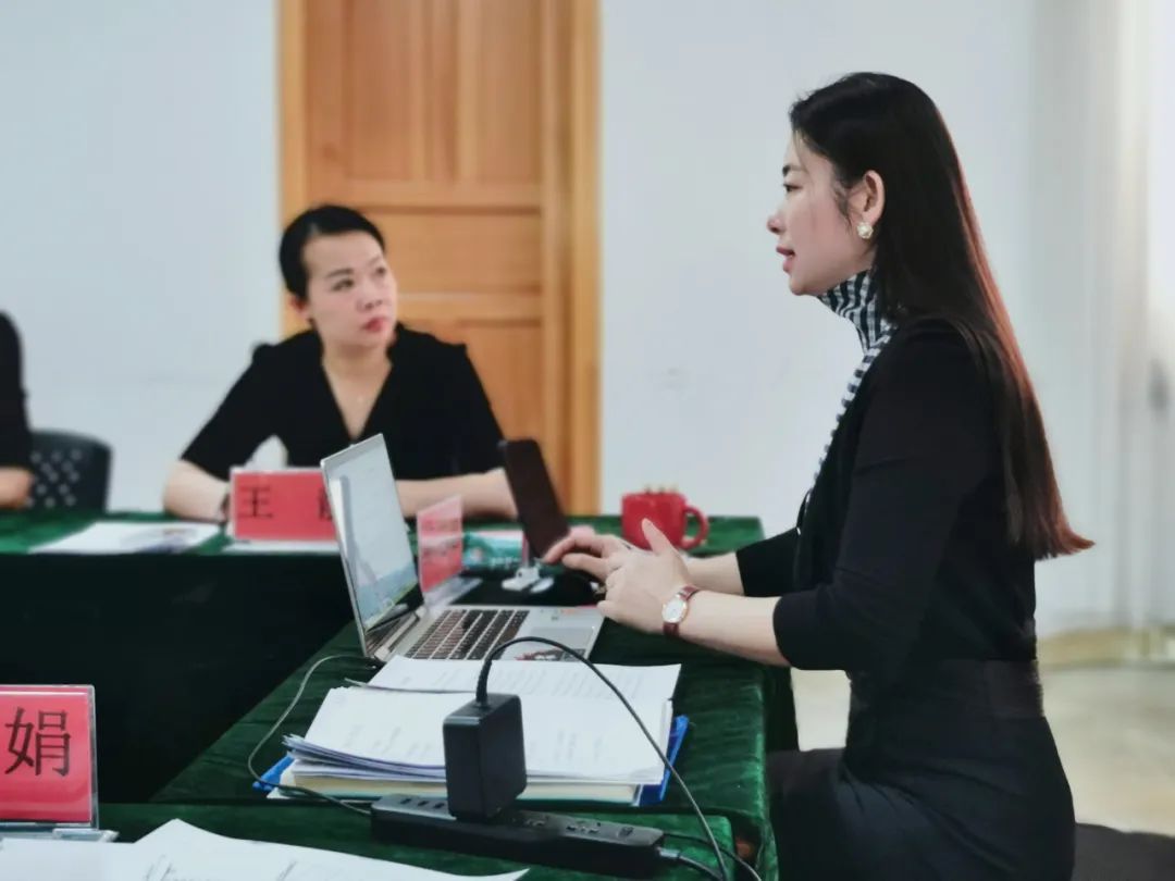 2022年陈思思艺术学校员工年终总结会议