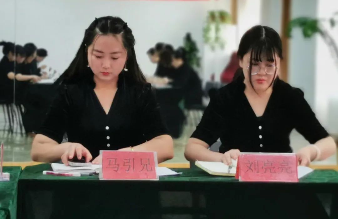 2022年陈思思艺术学校员工年终总结会议