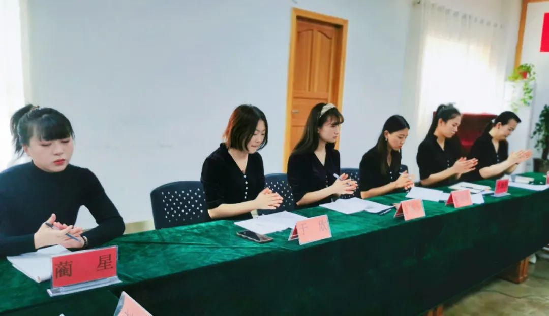 2022年陈思思艺术学校员工年终总结会议