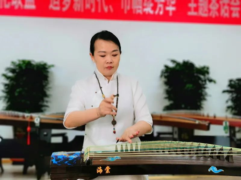 陈思思艺术学校 “追梦新时代 巾帼绽芳华”三八妇女节茶话会活动