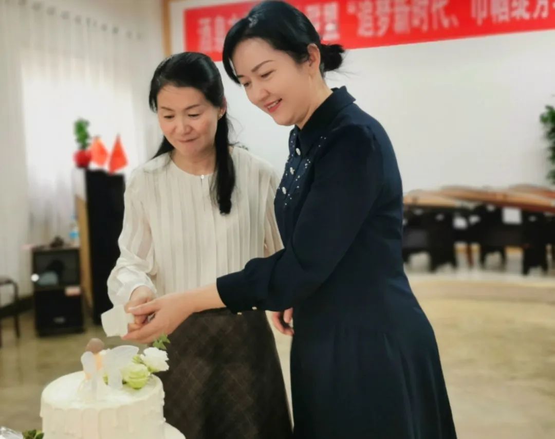 陈思思艺术学校 “追梦新时代 巾帼绽芳华”三八妇女节茶话会活动