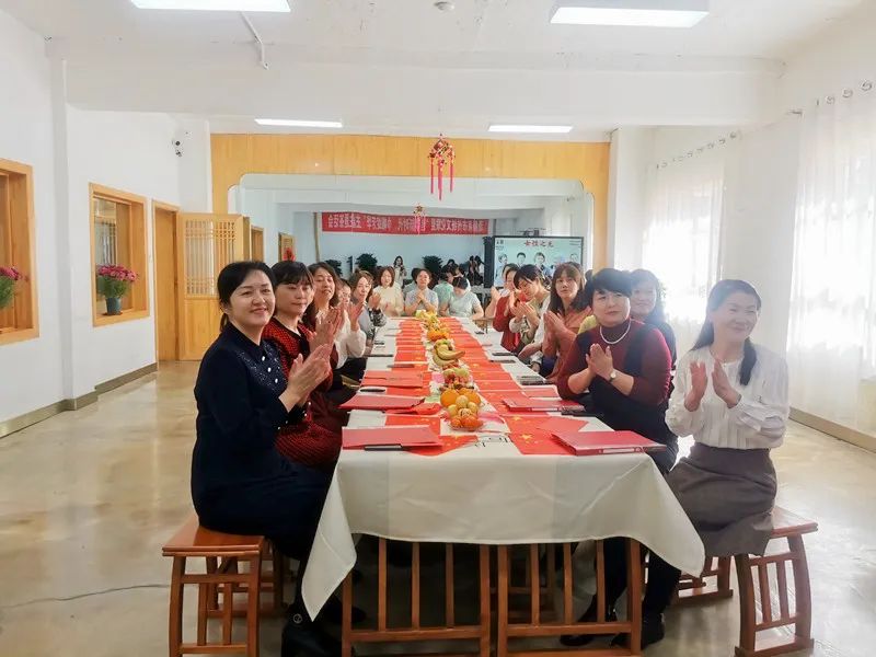 陈思思艺术学校 “追梦新时代 巾帼绽芳华”三八妇女节茶话会活动