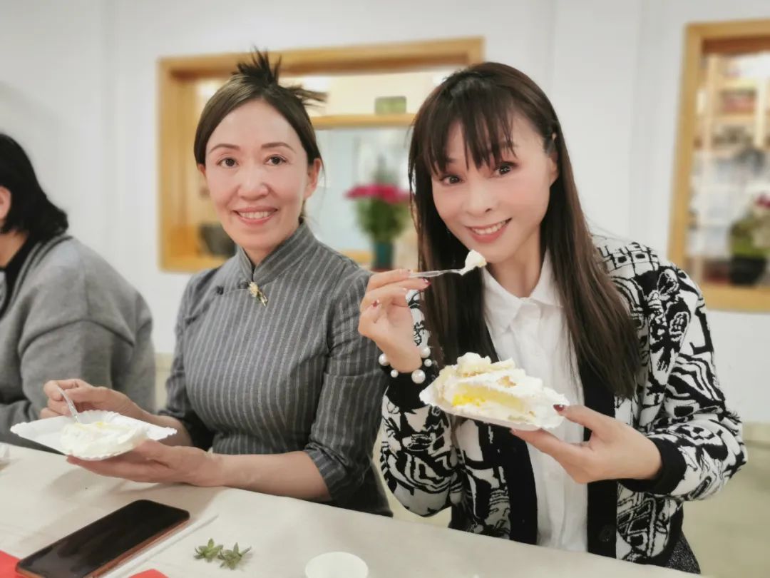 陈思思艺术学校 “追梦新时代 巾帼绽芳华”三八妇女节茶话会活动