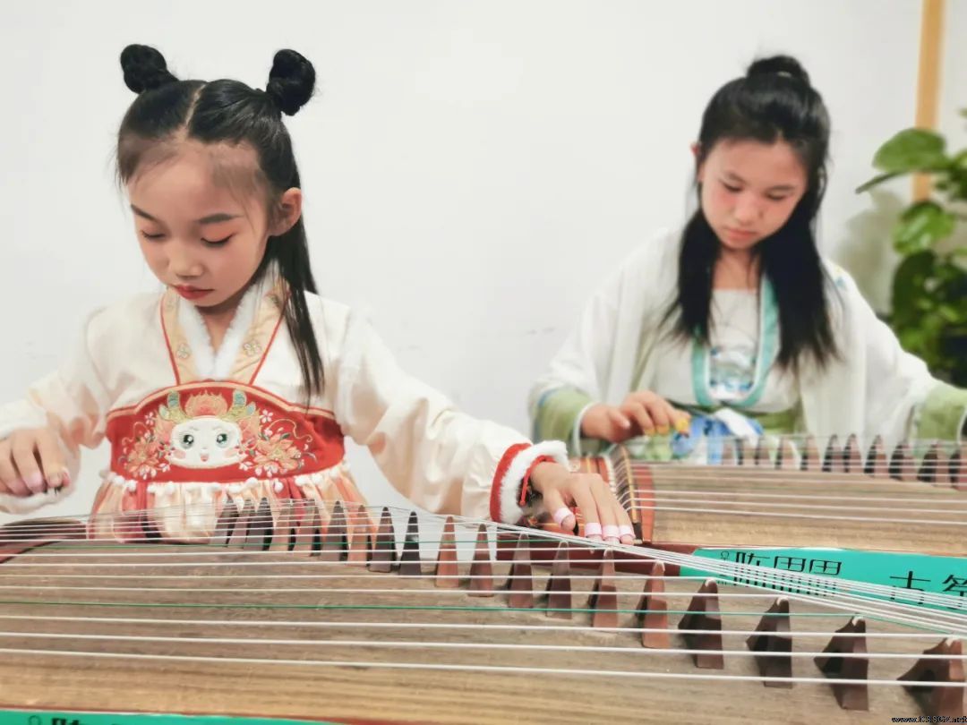 陈思思艺术学校“重阳敬老”传统文化主题读书会