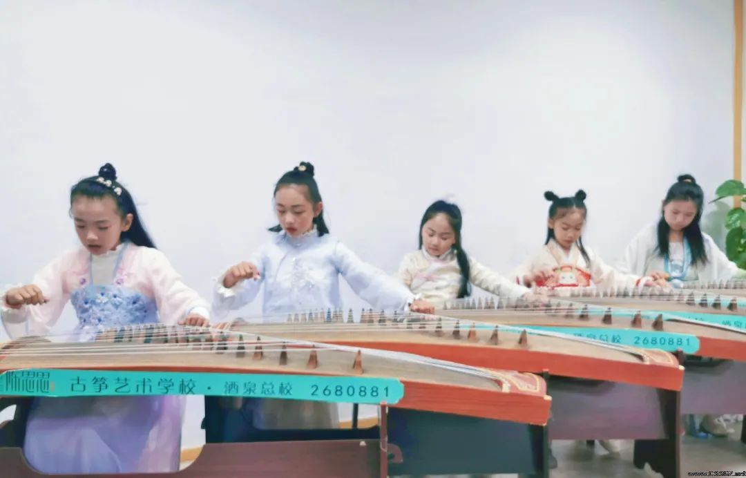 陈思思艺术学校“重阳敬老”传统文化主题读书会