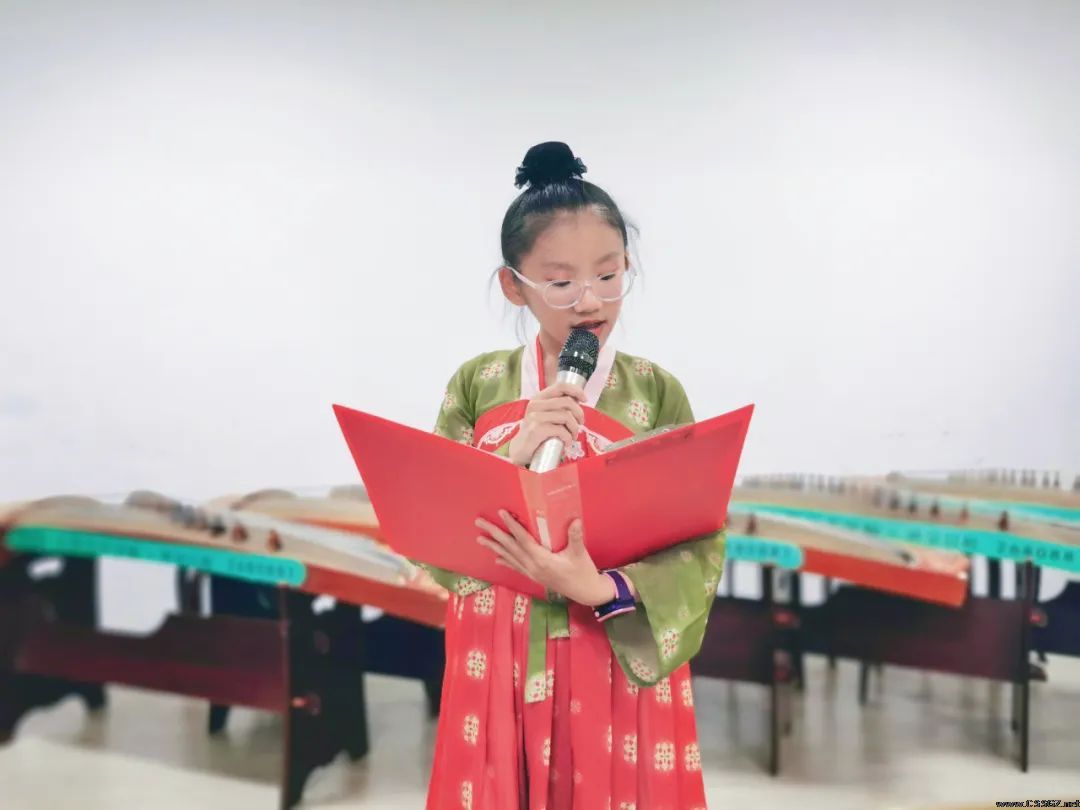 陈思思艺术学校“重阳敬老”传统文化主题读书会