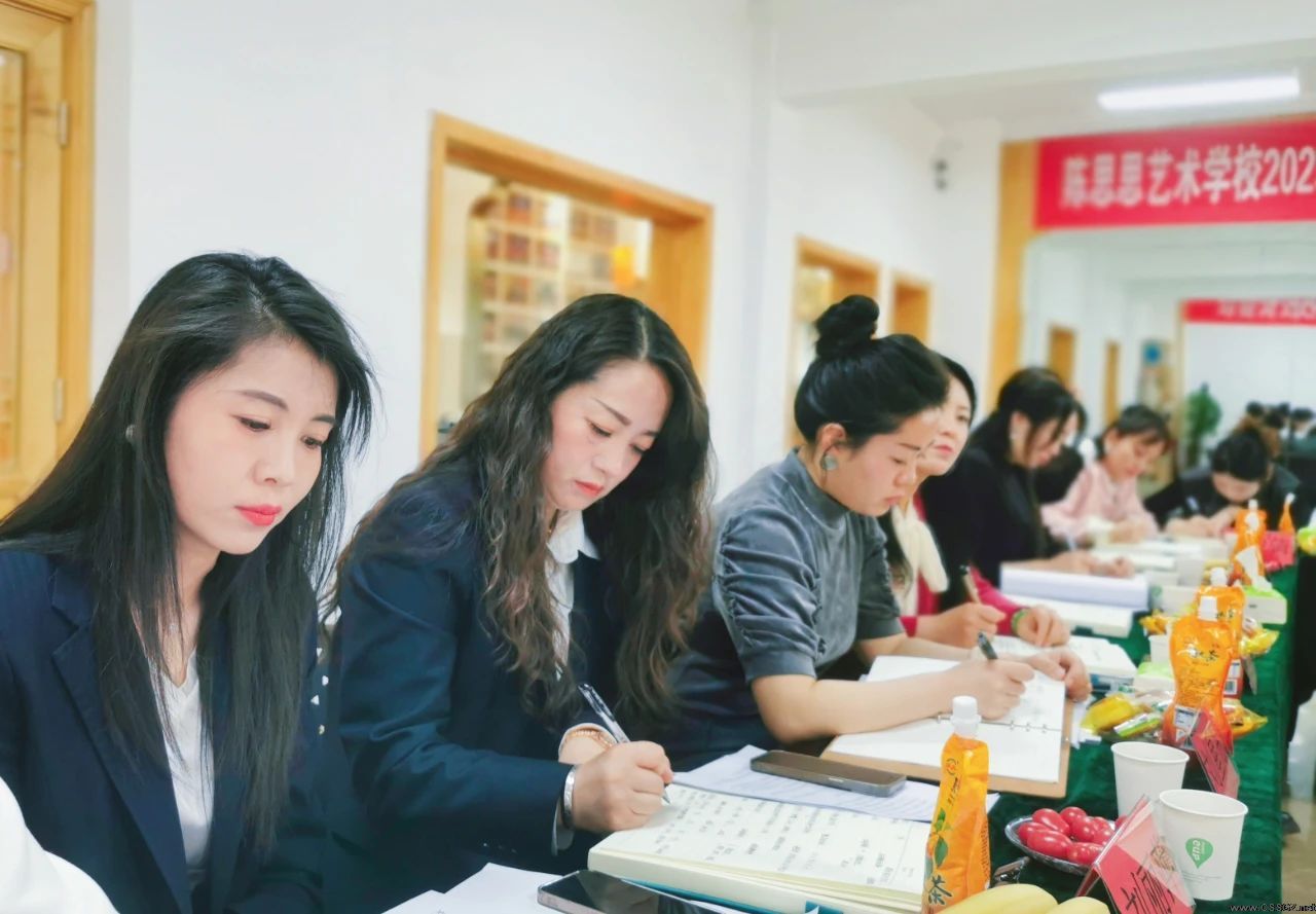 立足新起点，踏上新筝程——陈思思教育集团召开2024年第一次校长会议！