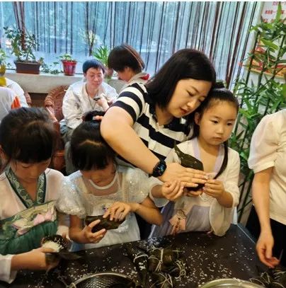 陈思思艺术学校——咸阳校区“浓情端午 粽享欢乐”亲子活动