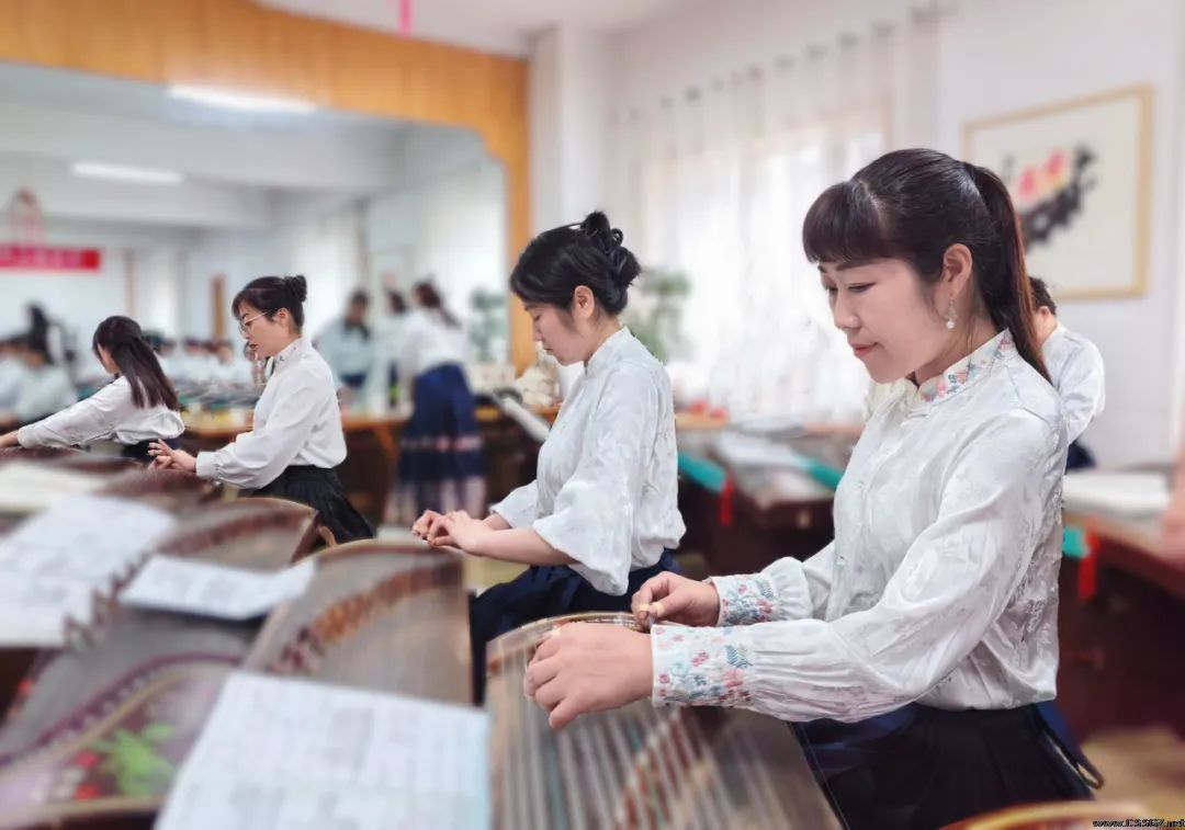 传承传统文化——陈思思艺术学校第七届古筝师资培训班