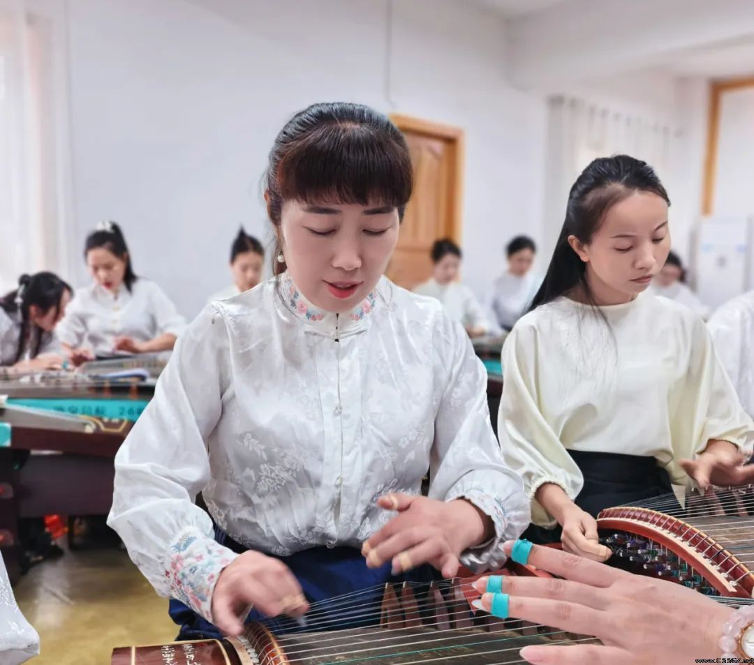 传承传统文化——陈思思艺术学校第七届古筝师资培训班