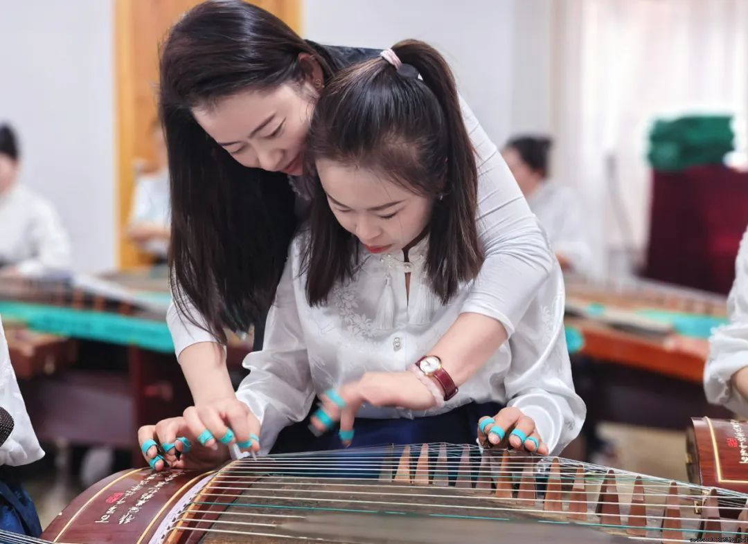 传承传统文化——陈思思艺术学校第七届古筝师资培训班