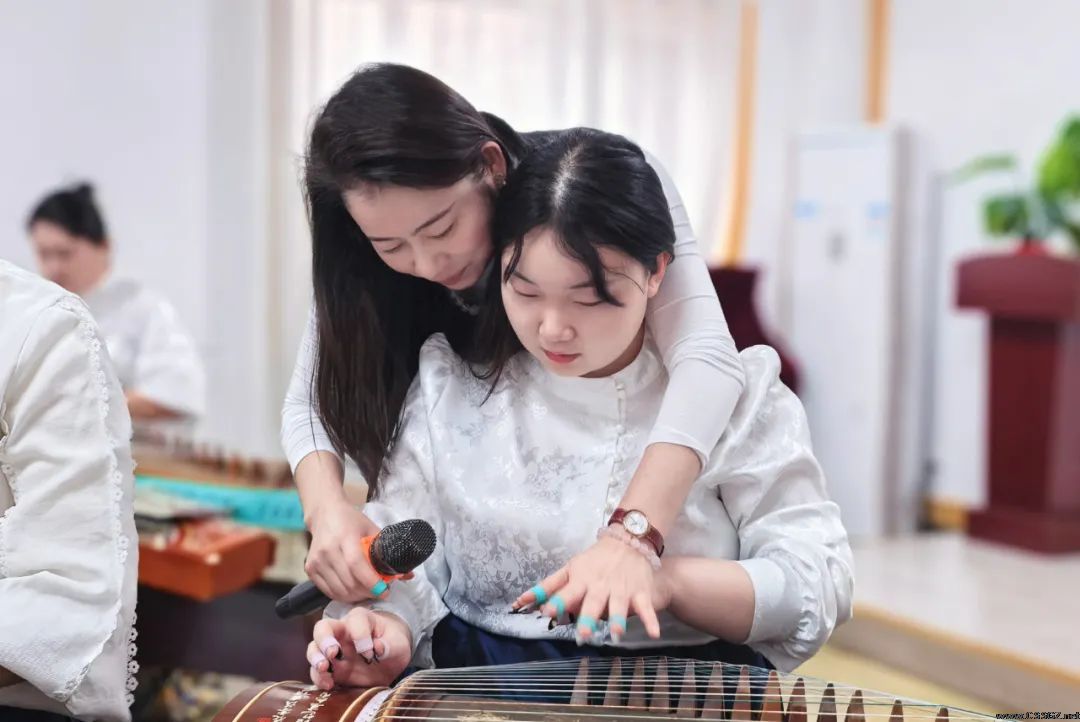 传承传统文化——陈思思艺术学校第七届古筝师资培训班