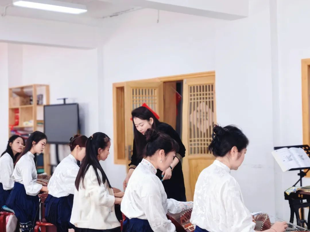 传承传统文化——陈思思艺术学校第七届古筝师资培训班