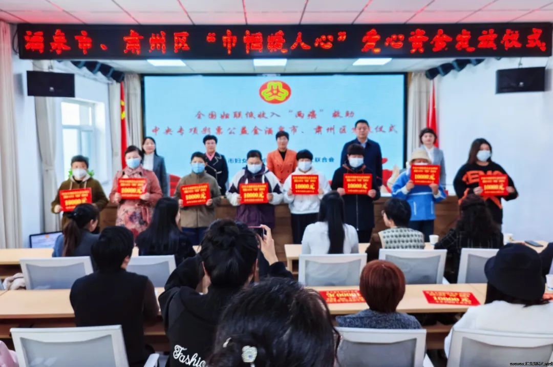 爱心如光,温暖“两癌”困境妇女——陈思思艺术学校在“巾帼暖人心”行动中